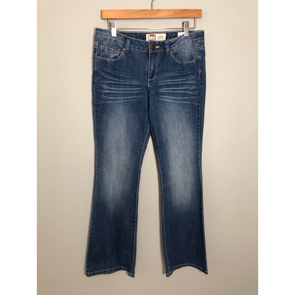 LEI Ashley Lowrise Bootcut Jeans Women 7 Short Blue Medium Wash Embroidered Back